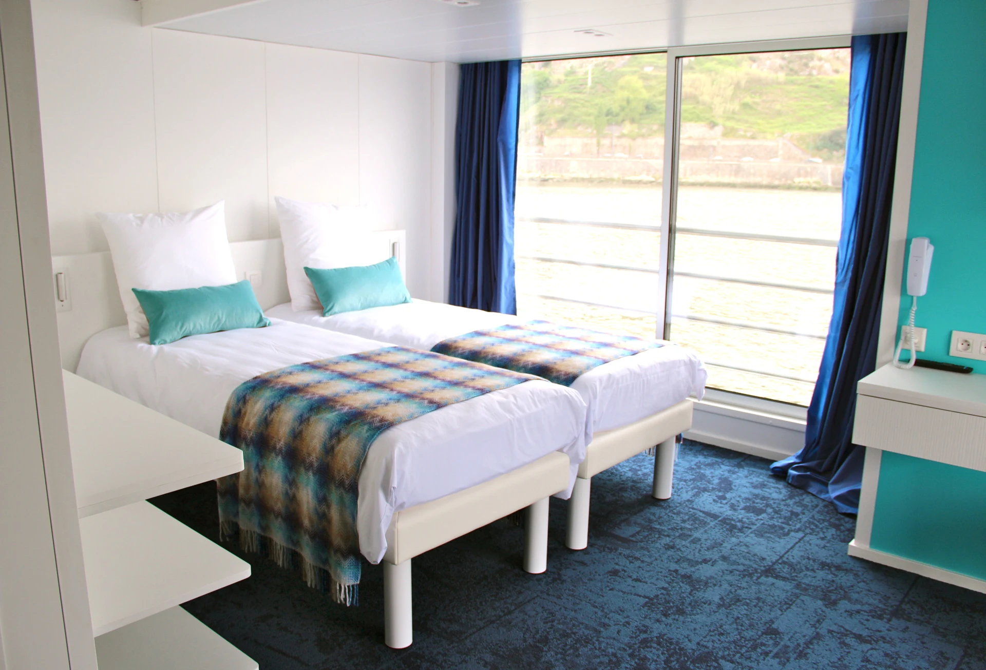 Upper Deck 2 Beds Suite - Cat. A