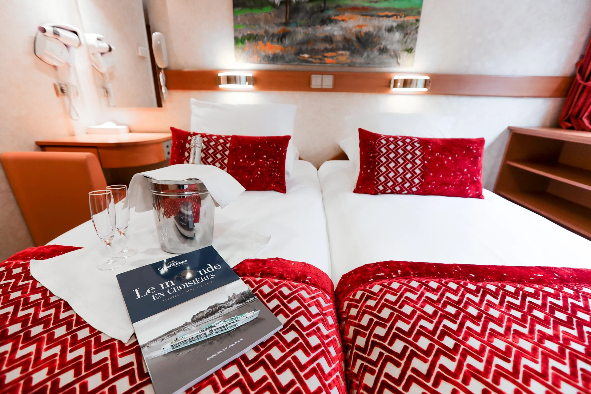 Main Deck 2 Adjustable Twin Beds - Cat. A