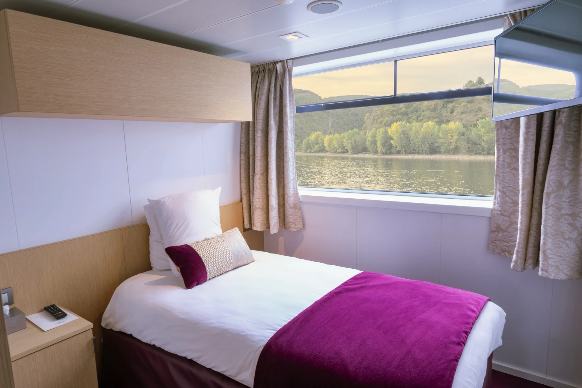 Main Deck 1 Bed Single CAT. C