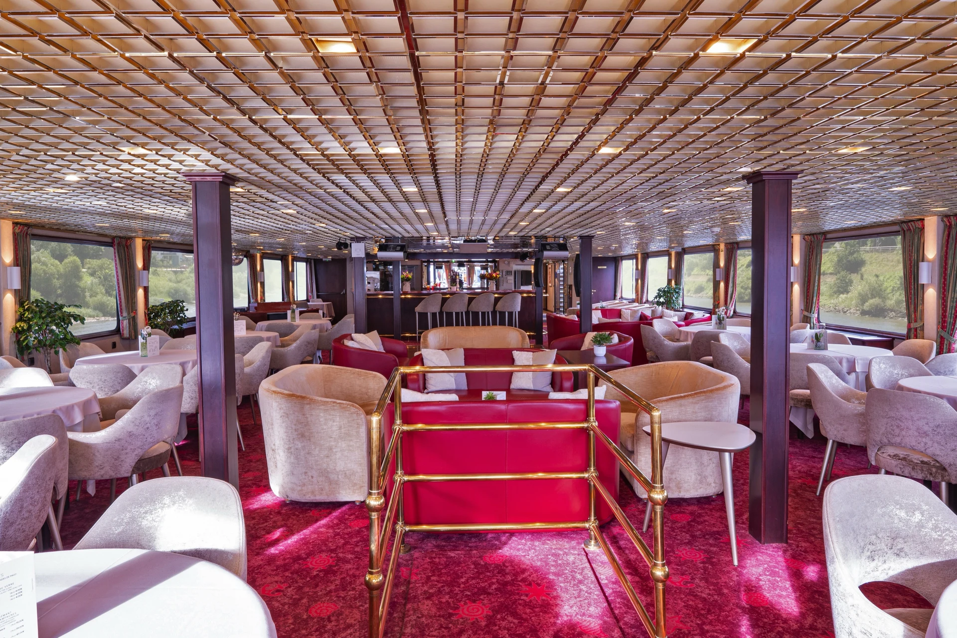 Lounge & Bar