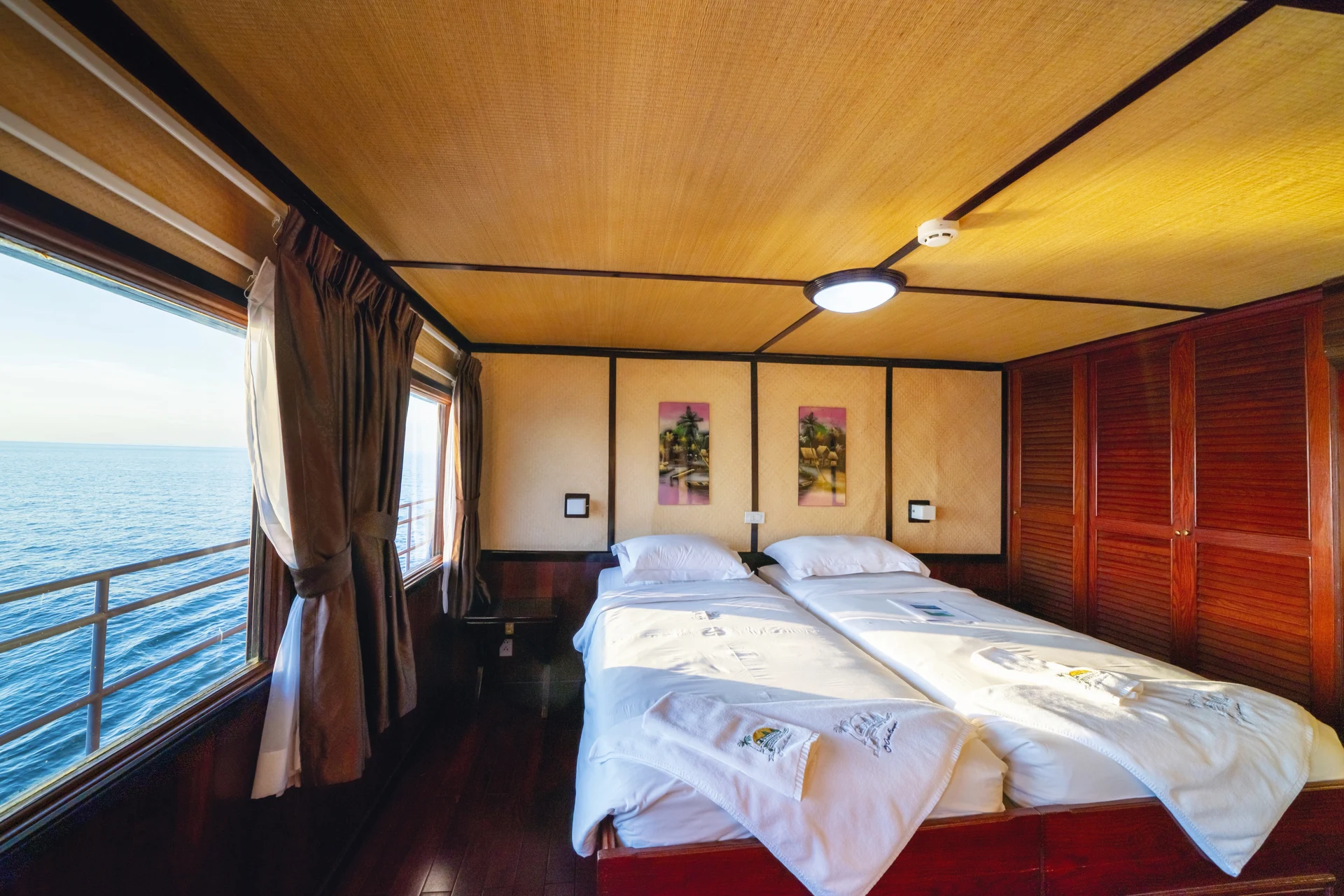 Upper Deck 2 Beds
