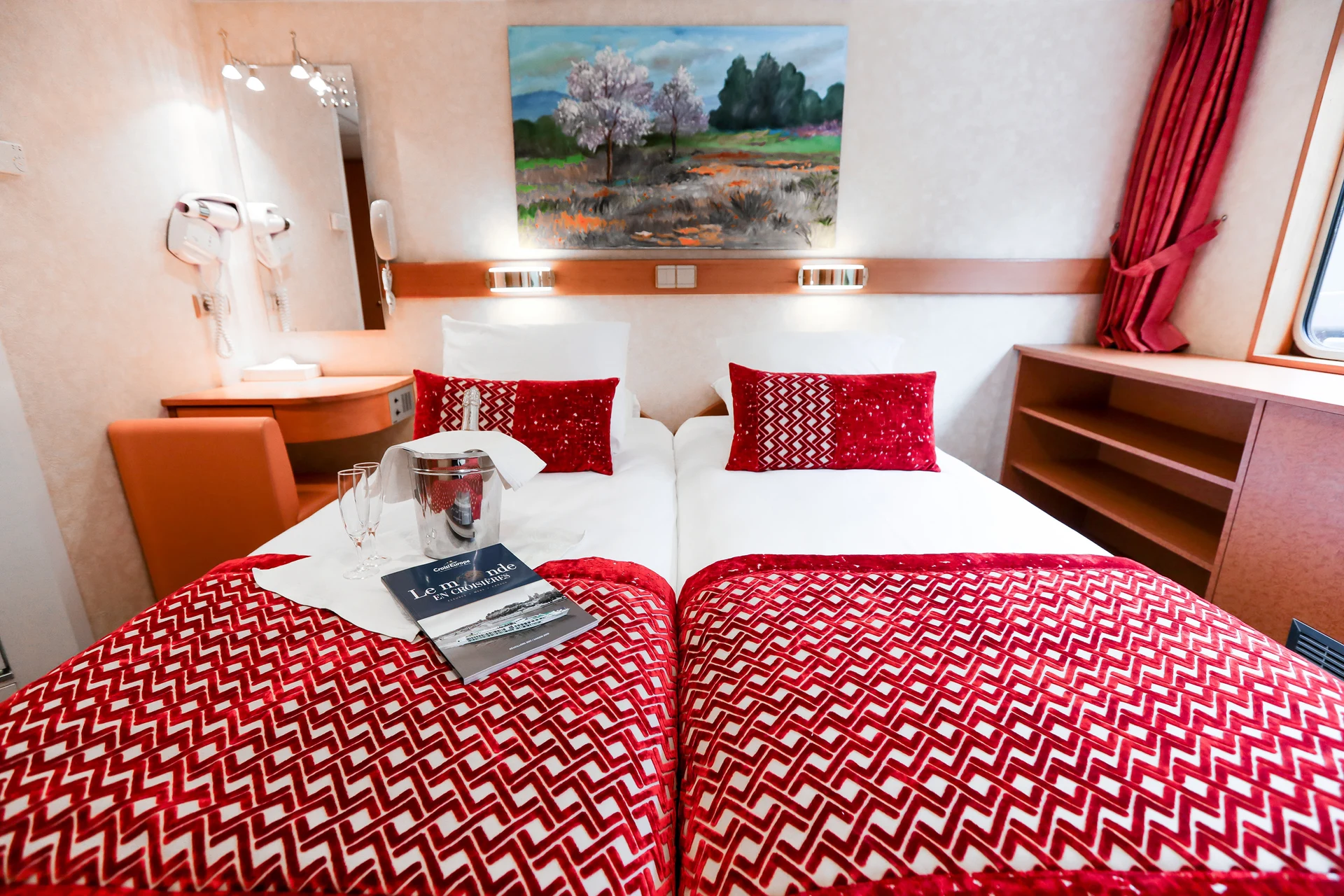 Main Deck Adjustable Twin Beds - Cat. B