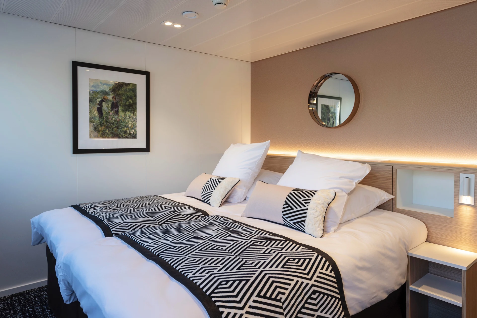 CAT. B - Main Deck 2 Adjustable Twin Beds