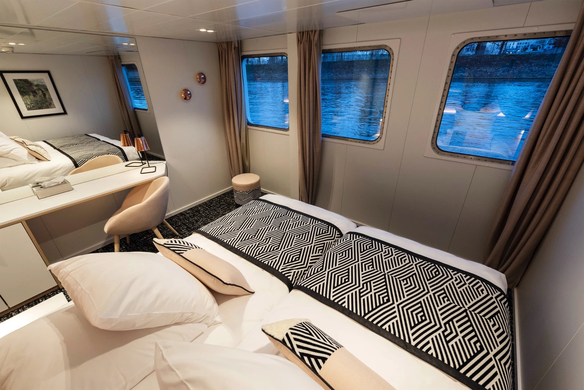 CAT. C - Main Deck 2 Adjustable Twin Beds