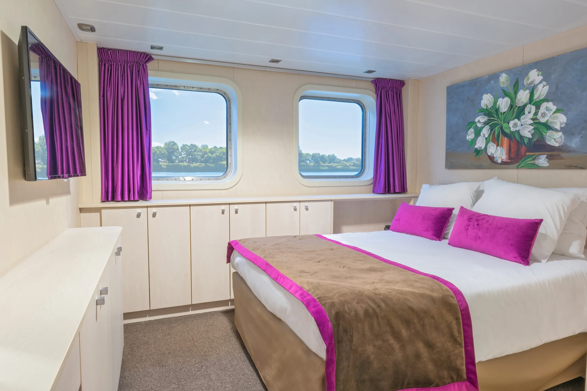 Main Deck 1 Double Bed - Cat
