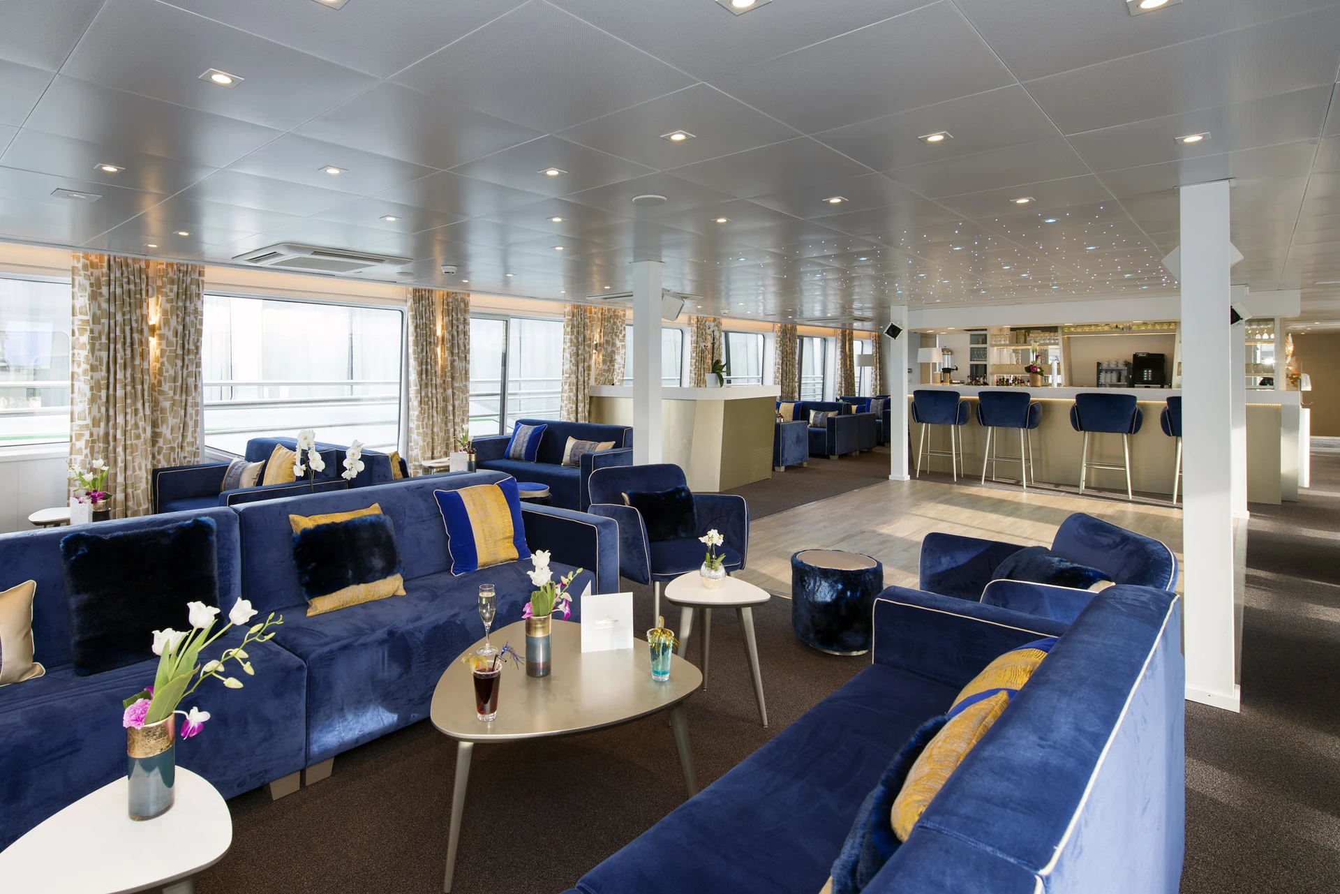 Lounge & Bar with Dancefloor