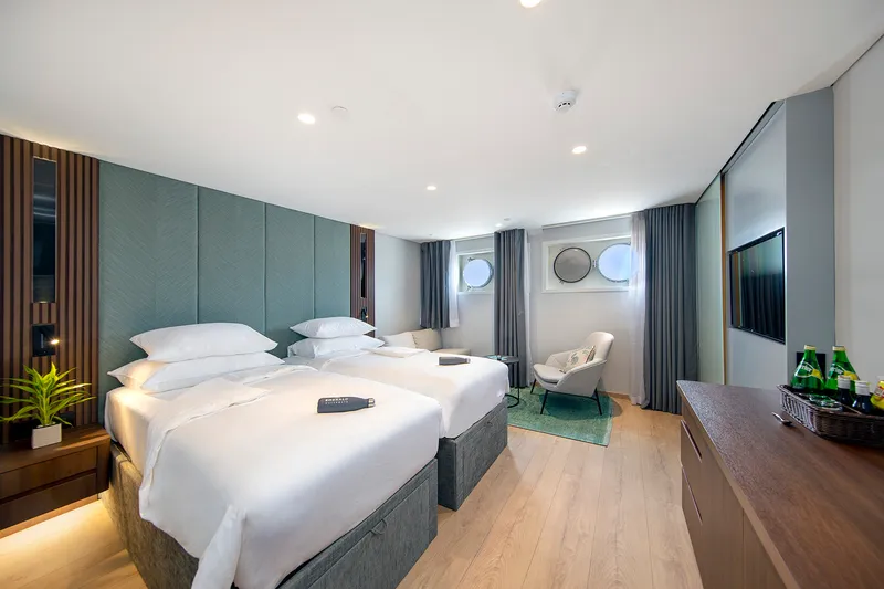 Emerald Stateroom